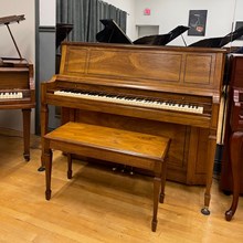 Everett Studio Upright 3107 45"